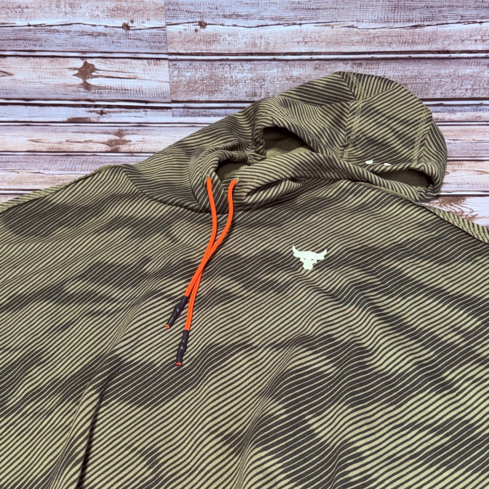 Under Armour Project Rock Short Sleeve Hoodie Womens Small Brown Camo Stripe